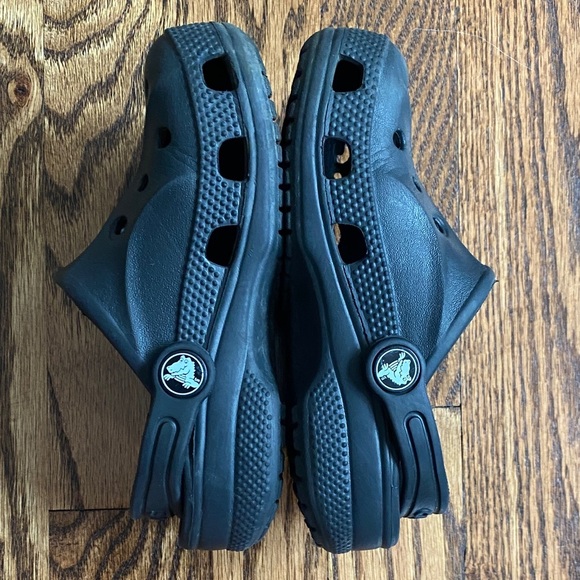 Black Crocs Baya clog, size kids 10. Great condition, minimal wear ships quickly - Picture 10 of 13